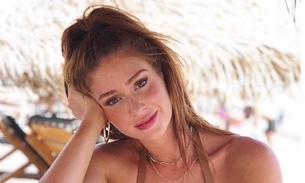  Marina Ruy Barbosa posa no colo do marido e casal arranca elogios