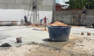 Obra de estacionamento que tem bomba de água é embargada após fiscalização em Manaus