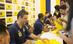 Seleção brasileira de vôlei masculino atende fãs manauaras em shopping neste domingo