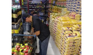 Procon multa supermercado e apreende mais de 200 produtos impróprios ao consumo em Manaus