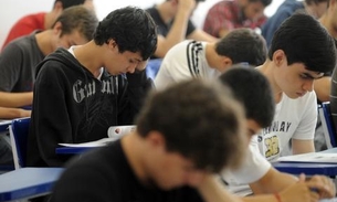 Mais de 70% dos alunos que concluem o ensino médio não sabem português e matemática