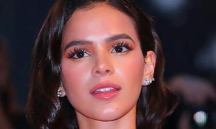 Em Veneza, Bruna Marquezine surge fatal a bordo de vestido de fios de ouro