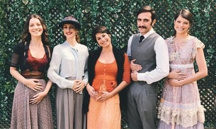 Nathalia Dill posa com atrizes e diz que uma delas está grávida na vida real