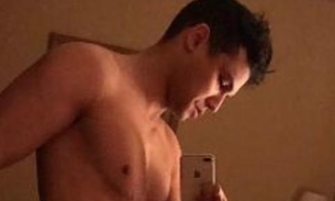 Israel Novaes posa peladão e enlouquece fãs