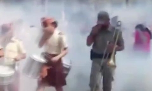 Desfile cívico é cancelado após homem jogar gás lacrimogêneo em crianças, veja vídeo