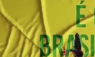 Nova campanha de Bolsonaro recria camisa com sangue e deve mostrar facada