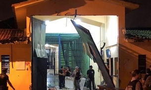 Mais de 100 fogem de presídio de segurança máxima