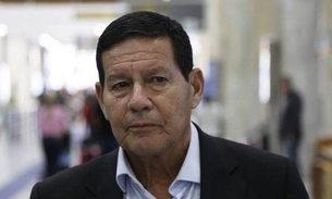 Vice de Bolsonaro defende nova Constituição, sem passar 'por eleitos pelo povo'