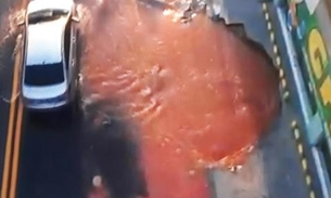 Tubulação rompe e deixa trânsito perigoso em avenida de Manaus