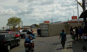 Contêiner cai em avenida de Manaus e prejudica trânsito