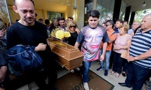 Emoção e homenagens marcam o adeus a Angela Maria em São Paulo