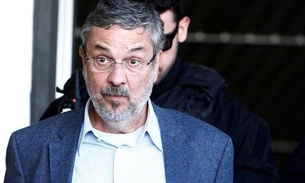 Palocci entrega 18 tipos de 'provas' e pede benefícios de delação premiada