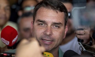 Filho de Bolsonaro é banido pelo WhatsApp e reclama: 'perseguição'