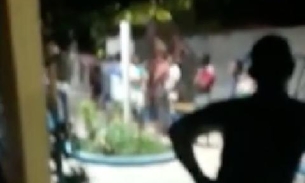 Buscando alvo, criminosos abrem fogo em praça e matam duas crianças 