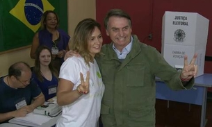  Jair Bolsonaro vota com colete à prova de balas e forte esquema de segurança 