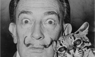 Jovens danificam quadro de Salvador Dalí ao fazer selfie em museu