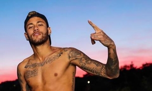 Neymar posa com novo visual nas redes sociais