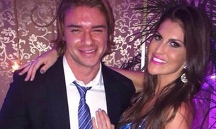 Noiva de Thor posa de micro-biquíni na mansão de Eike Batista