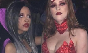 Ex-BBB Gleici aparece irreconhecível como vampira e Ana Clara surge com decotão em Halloween