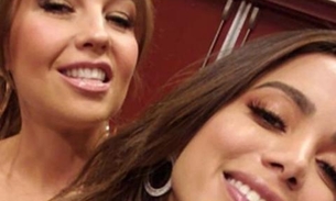 Anitta e Thalia dançam e cantam hit dos anos 2000 em encontro, vídeo