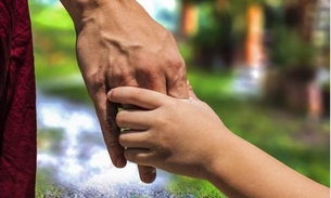 Em Manaus, casal formaliza união estável para adotar menino soropositivo 