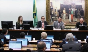 Em clima acalorado, votação do projeto Escola Sem Partido é mais uma vez adiada    