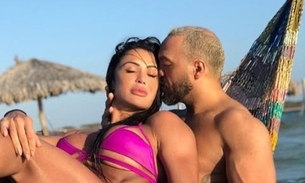 Com biquíni que não dá conta do recado, Gracyanne Barbosa sensualiza com Belo em praia