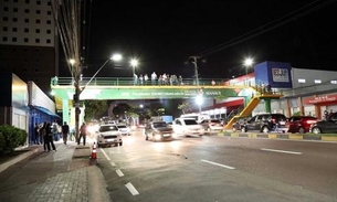 Em parceria com faculdade, passarela de pedestres na Djalma Batista é entregue revitalizada