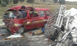 Acidente entre dois micro-ônibus deixa 17 mortos na Bolívia