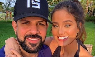 Sorocaba dá beijão em namorada gata em cenário paradisíaco 