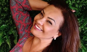  Aos 61, Solange Couto posa de seios à mostra com marido 30 anos mais novo