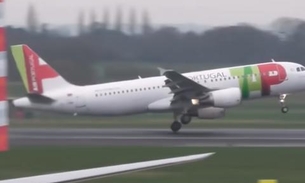 Pânico no ar: Ventos fortes fazem pilotos abortarem tentativa de pouso após avião tocar pista