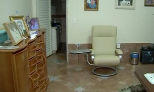 Fotos mostram quarto onde João de Deus teria abusado de 300 mulheres 