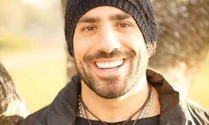 Ex-BBB Kaysar se emociona após ser escalado para novela com elenco de peso