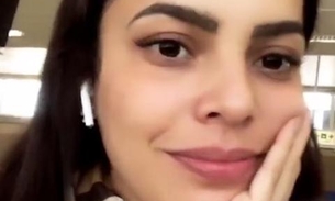 Após término, ex-BBB Mayla posa de biquíni e filosofa: 'novos começos'