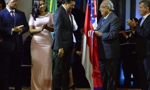 Amazonino deseja boa sorte a Wilson Lima e deixa o Palácio sob aplausos