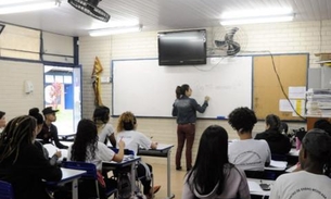 Bolsonaro sanciona lei que permite faltar à aula por motivo religioso