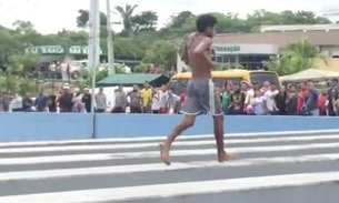 Homem que ameaçava se jogar de viaduto é resgatado em Manaus 