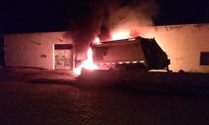 Ônibus e caminhão de lixo são incendiados no Ceará