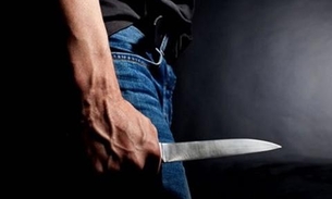 Em Manaus, homem surta e esfaqueia dois irmãos em bar