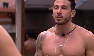 Gustavo diz que se quiser pega Paula, Hariany e Carol em 1 segundo e detona Hana