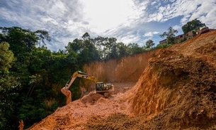 Prefeitura atua em área de grave erosão com risco de desabamento em Manaus