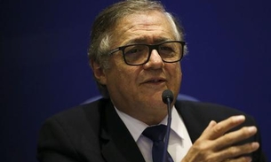 Após ameaça de processo, ministro da Educação se retrata com mãe de Cazuza