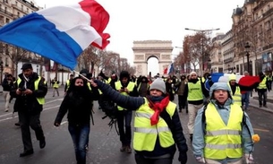 Manifestante perde a mão em protesto dos coletes amarelos em Paris