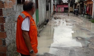 Chuva causa deslizamento de terra e derruba árvores em Manaus