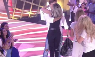 BBB19: Após paquera com Hariany, Diego é recebido por namorada fora da casa