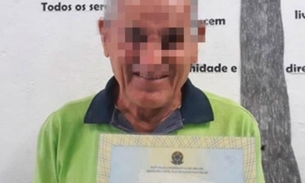 Prefeitura entrega certidão a idoso de 66 anos que não tinha documento