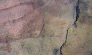 Arqueólogos encontram pênis desenhado em rocha de 1.800 anos 