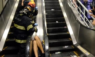 Homem despenca e fica preso no vão de escadas rolantes em terminal de passageiros