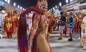 Fantasiada de borboleta, Viviane Araújo leva público ao delírio no Carnaval do Rio 